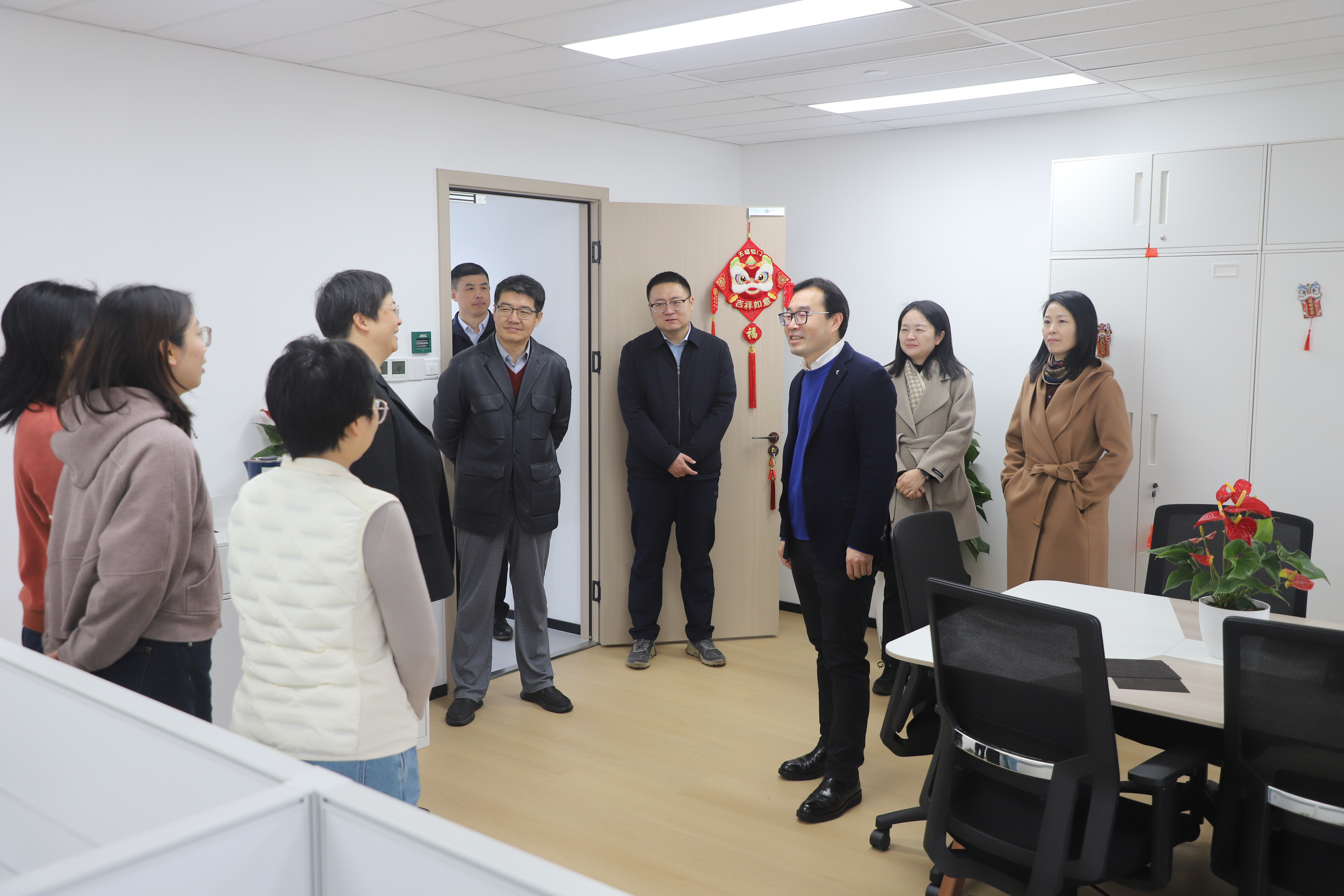 院领导春节后首个工作日走访慰问全院干部职工